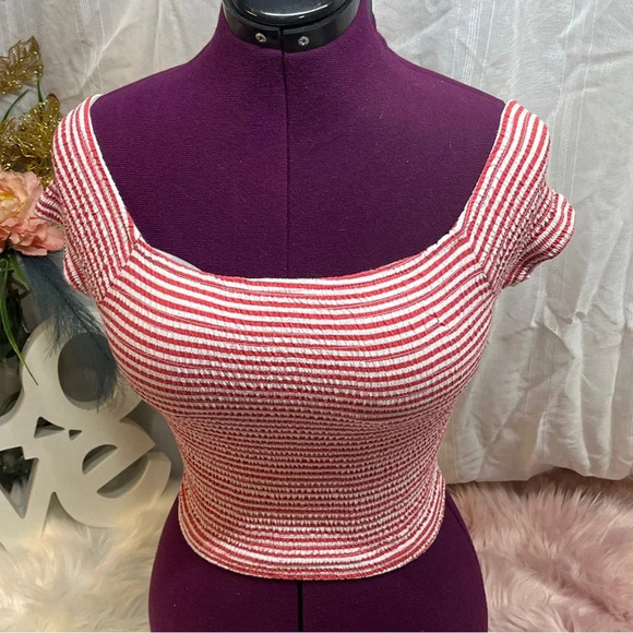 Divided red and white striped crop top super stretchy - Picture 5 of 10